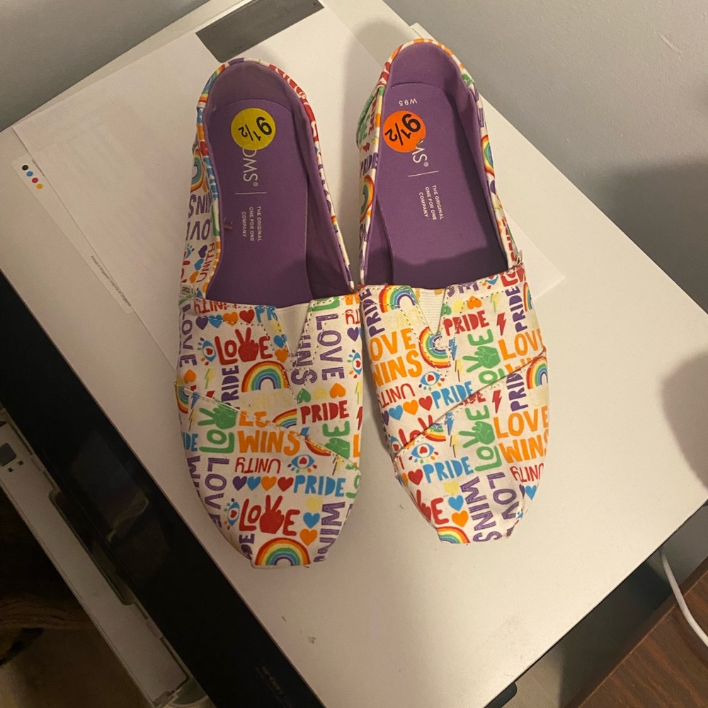 Tom’s shoes 9.5
